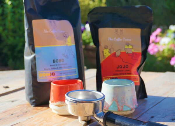 2 Cups with speciality Coffee Bag and Handle
